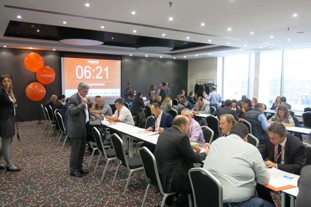 El speed networking facilita entrevistas entre empresas asistentes al Wconnecta de una duración de 7 minutos cada una.